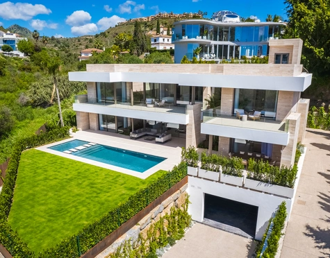 Villa for sale in Paraiso Alto, Benahavis