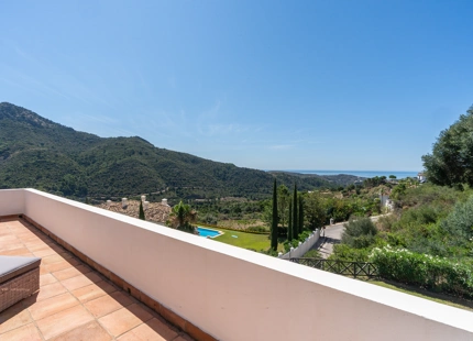 ENCANTADORA VILLA CON IMPRESIONANTES VISTAS AL MAR EN BENAHAVÍS
