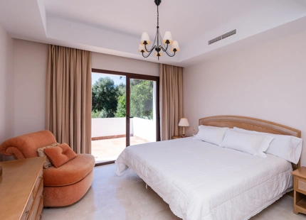 ENCANTADORA VILLA CON IMPRESIONANTES VISTAS AL MAR EN BENAHAVÍS