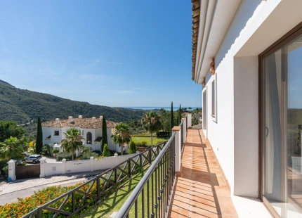 ENCANTADORA VILLA CON IMPRESIONANTES VISTAS AL MAR EN BENAHAVÍS