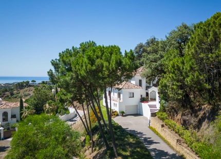 ENCANTADORA VILLA CON IMPRESIONANTES VISTAS AL MAR EN BENAHAVÍS
