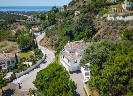 ENCANTADORA VILLA CON IMPRESIONANTES VISTAS AL MAR EN BENAHAVÍS