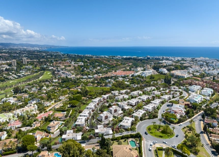 EXQUISITA VILLA DE LUJO CON CARACTERÍSTICAS IMPRESIONANTES EN MARBELLA