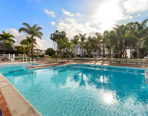 Apartamento en venta en Marina Puente Romano, Marbella Golden Mile
