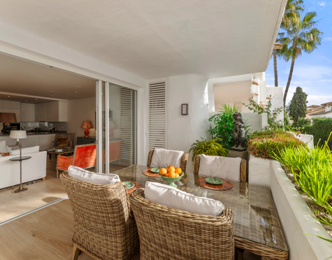 Apartment for sale in Marina Puente Romano, Marbella Golden Mile