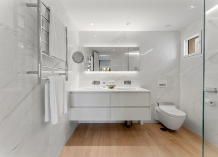 ELEGANT THREE-BEDROOM APARTMENT FOR SALE IN PUENTE ROMANO
