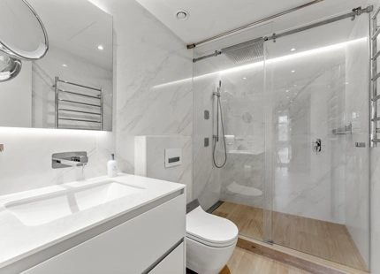 ELEGANT THREE-BEDROOM APARTMENT FOR SALE IN PUENTE ROMANO