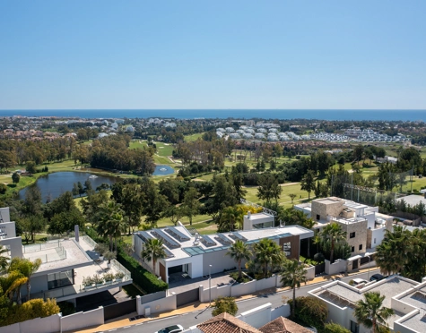 Villa en venta en La Alqueria, Benahavis