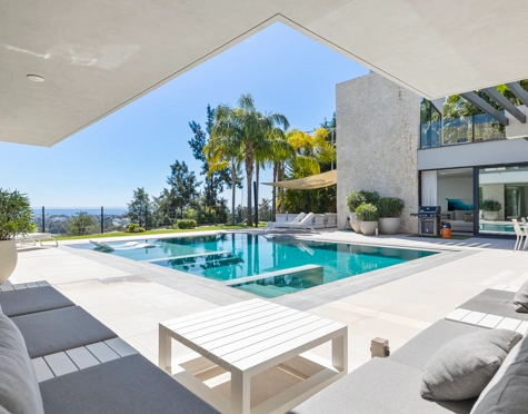 Villa en venta en La Alqueria, Benahavis