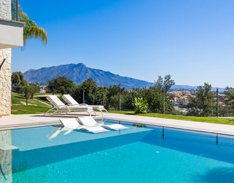 Villa en venta en La Alqueria, Benahavis