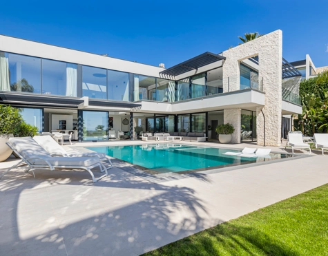 Villa en venta en La Alqueria, Benahavis