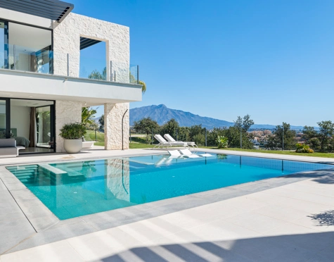 Villa en venta en La Alqueria, Benahavis