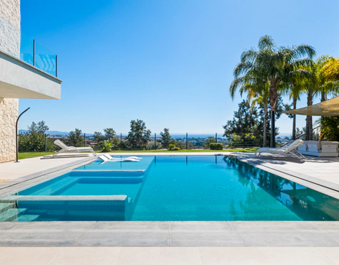 Villa en venta en La Alqueria, Benahavis