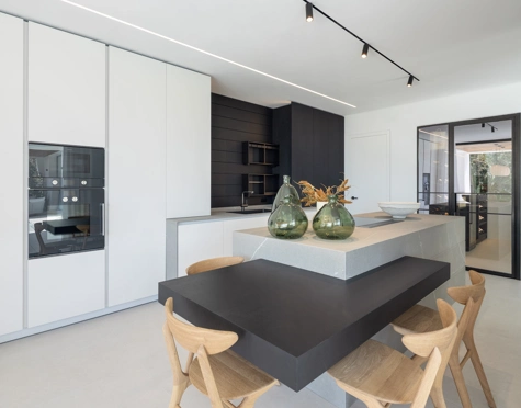 Villa for sale in Lomas de La Quinta, Benahavis