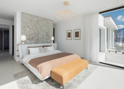 STUNNING 5-BEDROOM LUXURY VILLA WITH EXCEPTIONAL AMENITIES IN LA QUINTA
