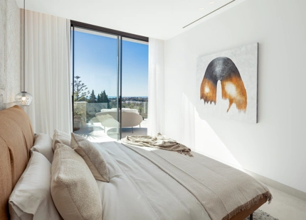 STUNNING 5-BEDROOM LUXURY VILLA WITH EXCEPTIONAL AMENITIES IN LA QUINTA