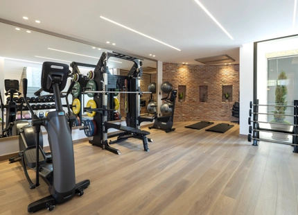STUNNING 5-BEDROOM LUXURY VILLA WITH EXCEPTIONAL AMENITIES IN LA QUINTA
