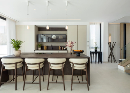 STUNNING 5-BEDROOM LUXURY VILLA WITH EXCEPTIONAL AMENITIES IN LA QUINTA