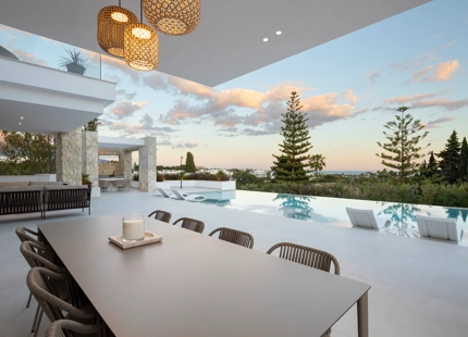 STUNNING 5-BEDROOM LUXURY VILLA WITH EXCEPTIONAL AMENITIES IN LA QUINTA