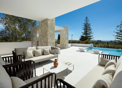 STUNNING 5-BEDROOM LUXURY VILLA WITH EXCEPTIONAL AMENITIES IN LA QUINTA