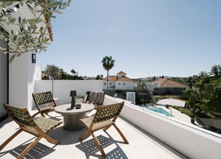 STUNNING FIVE-BEDROOM VILLA WITH BREATHTAKING GOLF VIEWS IN NUEVA ANDALUCÍA