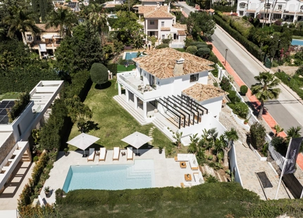 STUNNING FIVE-BEDROOM VILLA WITH BREATHTAKING GOLF VIEWS IN NUEVA ANDALUCÍA