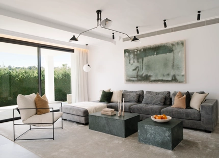 STUNNING FIVE-BEDROOM VILLA WITH BREATHTAKING GOLF VIEWS IN NUEVA ANDALUCÍA