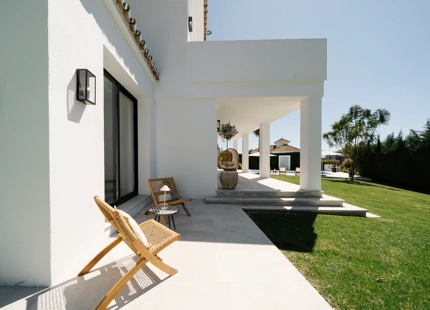STUNNING FIVE-BEDROOM VILLA WITH BREATHTAKING GOLF VIEWS IN NUEVA ANDALUCÍA