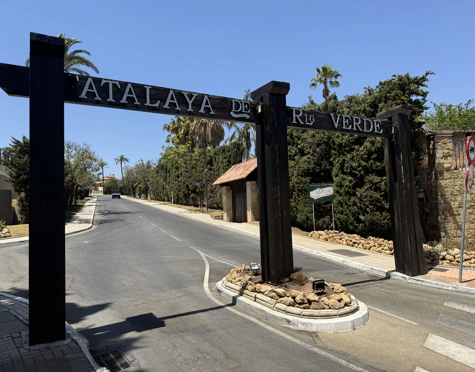 EXPANSIVE PLOT WITH APPROVED LICENSE AND PROJECT IN NUEVA ANDALUCÍA