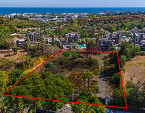 EXPANSIVE PLOT WITH APPROVED LICENSE AND PROJECT IN NUEVA ANDALUCÍA