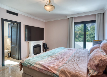 ELEGANT DUPLEX PENTHOUSE WITH SEA VIEWS IN MARBELLA GOLDEN MILE