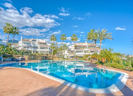 ELEGANT DUPLEX PENTHOUSE WITH SEA VIEWS IN MARBELLA GOLDEN MILE