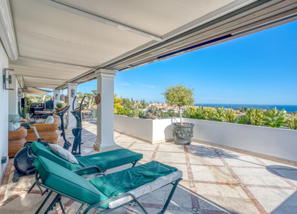 ELEGANT DUPLEX PENTHOUSE WITH SEA VIEWS IN MARBELLA GOLDEN MILE