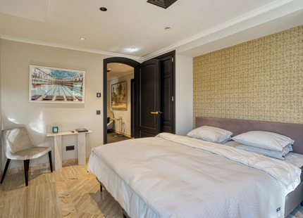 ELEGANT DUPLEX PENTHOUSE WITH SEA VIEWS IN MARBELLA GOLDEN MILE
