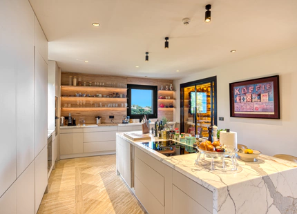 ELEGANT DUPLEX PENTHOUSE WITH SEA VIEWS IN MARBELLA GOLDEN MILE