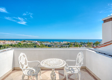 ELEGANT DUPLEX PENTHOUSE WITH SEA VIEWS IN MARBELLA GOLDEN MILE