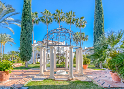 ELEGANT DUPLEX PENTHOUSE WITH SEA VIEWS IN MARBELLA GOLDEN MILE