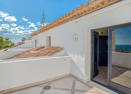 ELEGANT DUPLEX PENTHOUSE WITH SEA VIEWS IN MARBELLA GOLDEN MILE