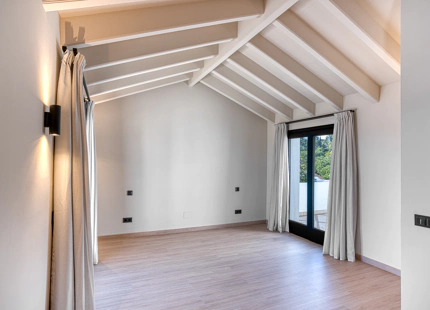 ELEGANT DUPLEX PENTHOUSE WITH SEA VIEWS IN MARBELLA GOLDEN MILE