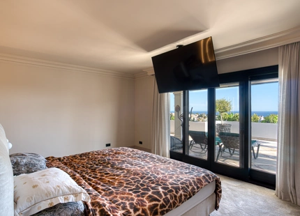 ELEGANT DUPLEX PENTHOUSE WITH SEA VIEWS IN MARBELLA GOLDEN MILE