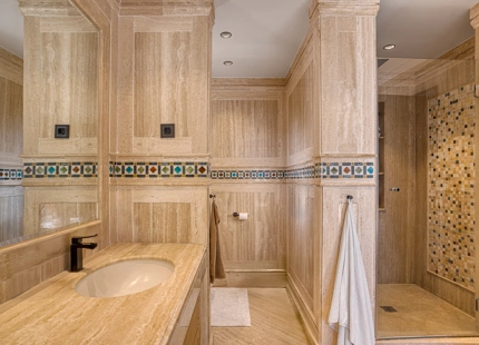 ELEGANT DUPLEX PENTHOUSE WITH SEA VIEWS IN MARBELLA GOLDEN MILE