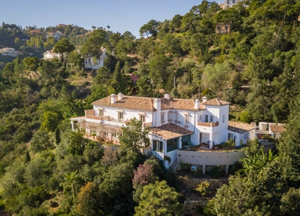 IMPECABLE VILLA Y CASA DE INVITADOS EN BENAHAVÍS RODEADA DE NATURALEZA