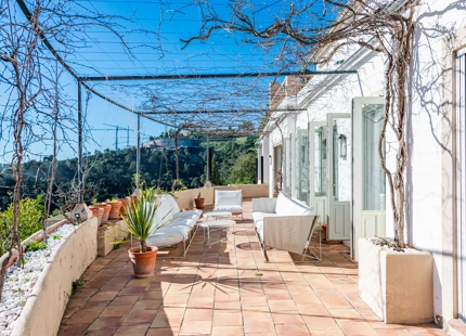 IMPECABLE VILLA Y CASA DE INVITADOS EN BENAHAVÍS RODEADA DE NATURALEZA