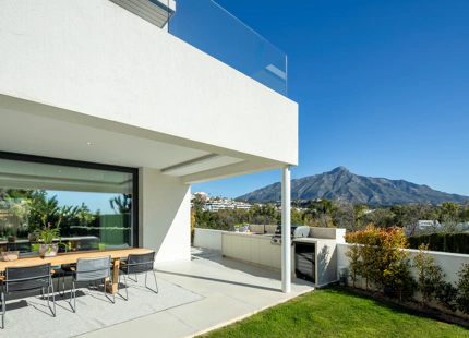 VILLA EXCEPCIONAL CON VISTAS IMPRESIONANTES EN NUEVA ANDALUCÍA