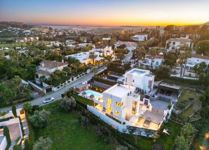 VILLA EXCEPCIONAL CON VISTAS IMPRESIONANTES EN NUEVA ANDALUCÍA