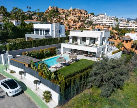Villa en venta en La Cerquilla, Nueva Andalucia