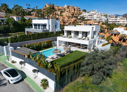 VILLA EXCEPCIONAL CON VISTAS IMPRESIONANTES EN NUEVA ANDALUCÍA
