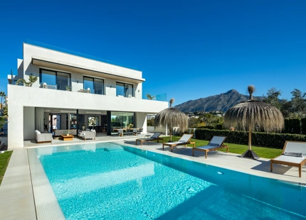 VILLA EXCEPCIONAL CON VISTAS IMPRESIONANTES EN NUEVA ANDALUCÍA