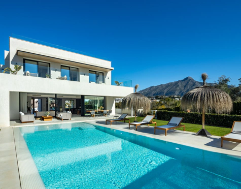 Villa en venta en La Cerquilla, Nueva Andalucia