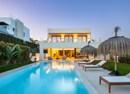 VILLA EXCEPCIONAL CON VISTAS IMPRESIONANTES EN NUEVA ANDALUCÍA